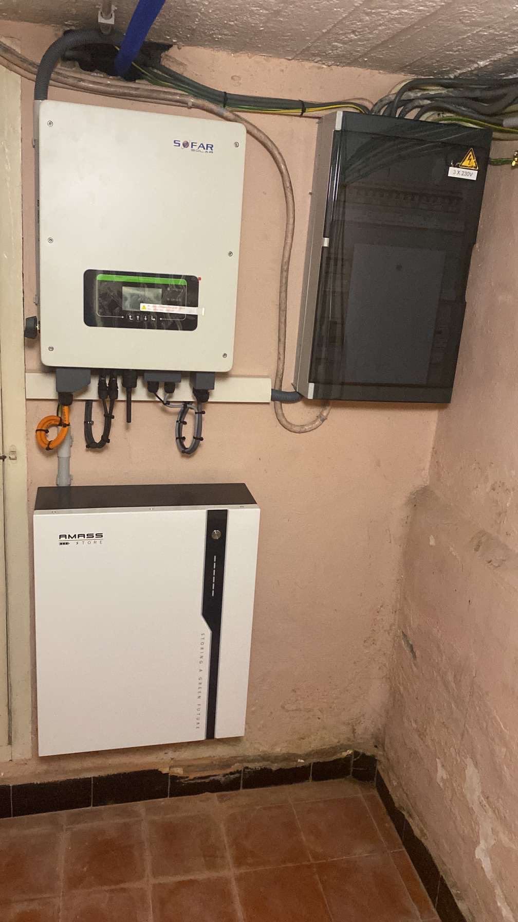 Omvormer en thuisbatterij